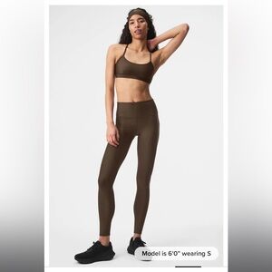 Selling both 7/8 High-Waste Legging and Airlift intrigue bra as a set!